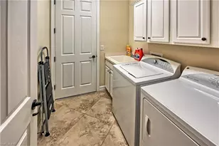 9215 Veneto Ln, Naples, FL 34113 - Photo 15