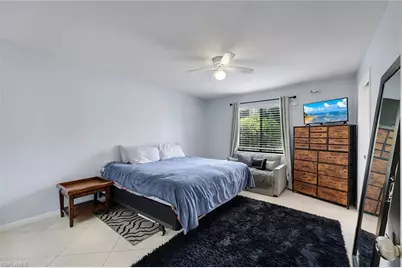 1400 Green Valley Cir #1002, Naples, FL 34104 - Photo 11