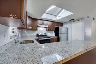 1400 Green Valley Cir, Naples, FL 34104 - Photo 7