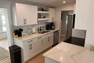 1220 Embassy Ln, Naples, FL 34104 - Photo 11
