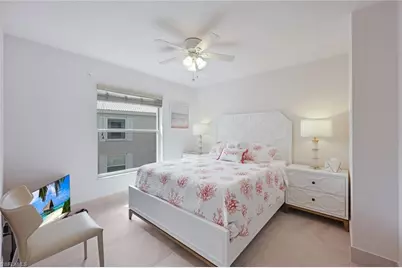 881 Gulf Pavilion Dr #201, Naples, FL 34108 - Photo 5