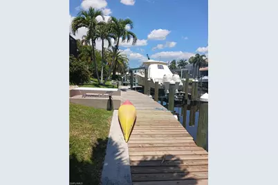 2727 SE 24th Pl, Cape Coral, FL 33904 - Photo 3