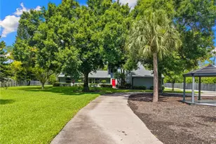 201 Perkins Dr, Naples, FL 34119 - Photo 5