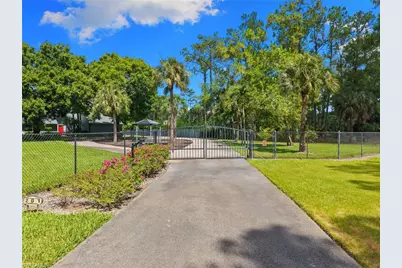 201 Perkins Dr, Naples, FL 34119 - Photo 3