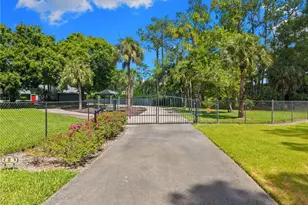201 Perkins Dr, Naples, FL 34119 - Photo 3