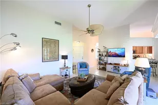 559 Beachwalk Cir, Naples, FL 34108 - Photo 9