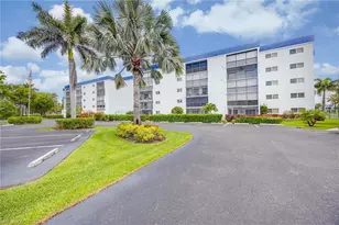 555 Park Shore Dr, Naples, FL 34103 - Photo 1