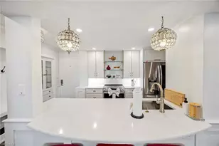 555 Park Shore Dr, Naples, FL 34103 - Photo 13