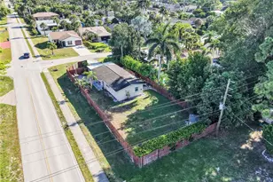 800 102nd Ave N, Naples, FL 34108 - Photo 31