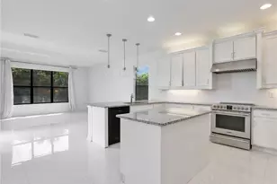 10008 Chesapeake Bay Dr, Fort Myers, FL 33913 - Photo 11