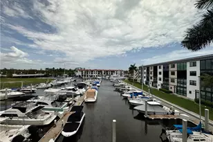 801 River Point Dr, Naples, FL 34102 - Photo 1