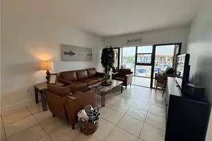 801 River Point Dr, Naples, FL 34102 - Photo 9