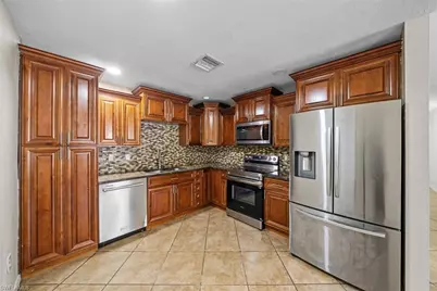 10274 Kingdom Ct, Naples, FL 34114 - Photo 5