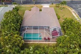 1537 Vintage Ln, Naples, FL 34104 - Photo 9