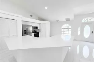 119 Plantation Cir, Naples, FL 34104 - Photo 3