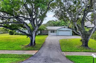 1608 Crayton Rd, Naples, FL 34102 - Photo 9