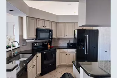 449 Dundee Ct, Naples, FL 34104 - Photo 9