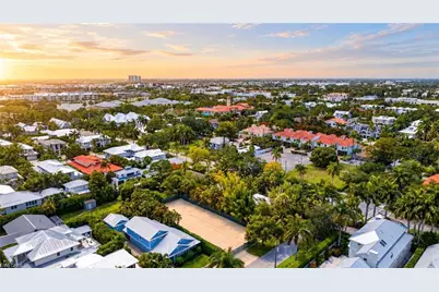 61 4th St S, Naples, FL 34102 - Photo 3