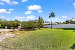 2295 Harbor Rd, Naples, FL 34104 - Photo 9