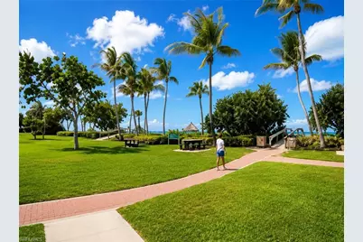 1200 Gulf Shore Blvd N #404, Naples, FL 34102 - Photo 29