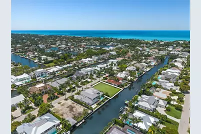 555 17th Ave S, Naples, FL 34102 - Photo 1