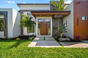 390 3rd St NW, Naples, FL 34120 - Photo 5