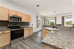 223 Stanhope Cir, Naples, FL 34104 - Photo 11