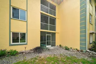 1001 Foxfire Ln, Naples, FL 34104 - Photo 31