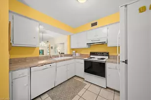 1001 Foxfire Ln, Naples, FL 34104 - Photo 9