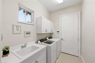 8950 Shenendoah Cir, Naples, FL 34113 - Photo 35
