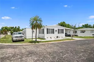 11170 Ballweg Ln, Fort Myers, FL 33908 - Photo 3