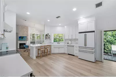 5900 Fountain Dr, Naples, FL 34119 - Photo 9
