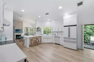 5900 Fountain Dr, Naples, FL 34119 - Photo 9