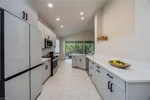 7128 Timberland Cir, Naples, FL 34109 - Photo 9