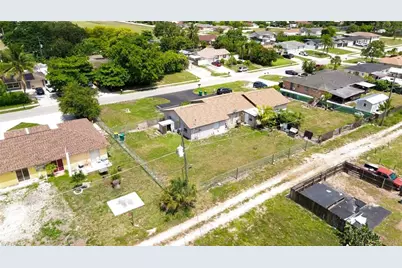 1940 48th St SW, Naples, FL 34116 - Photo 9