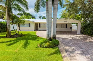 1300 Hilltop Dr, Naples, FL 34103 - Photo 29