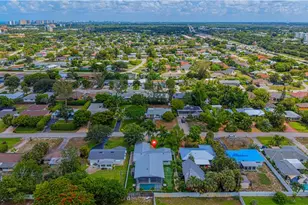 1300 Hilltop Dr, Naples, FL 34103 - Photo 31