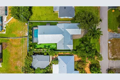 1300 Hilltop Dr, Naples, FL 34103 - Photo 33