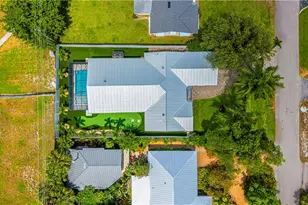 1300 Hilltop Dr, Naples, FL 34103 - Photo 33