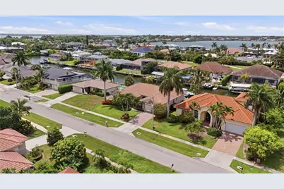1621 Almeria Ct, Marco Island, FL 34145 - Photo 3
