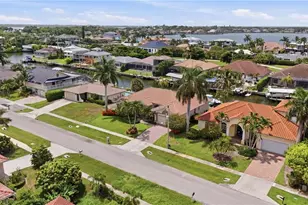 1621 Almeria Ct, Marco Island, FL 34145 - Photo 3