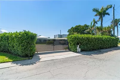 2180 Harbor Ln, Naples, FL 34104 - Photo 29