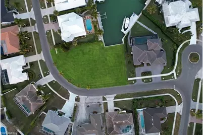 711 Fairlawn Ct, Marco Island, FL 34145 - Photo 3