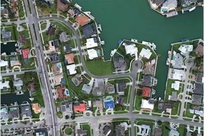 711 Fairlawn Ct, Marco Island, FL 34145 - Photo 5