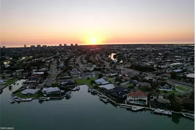 711 Fairlawn Ct, Marco Island, FL 34145 - Photo 7