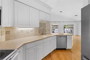 3157 Carriage Cir, Naples, FL 34105 - Photo 9