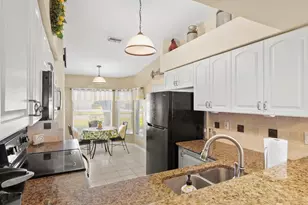10188 Regent Cir, Naples, FL 34109 - Photo 5