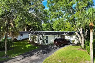 205 Georgetown Blvd, Naples, FL 34112 - Photo 3