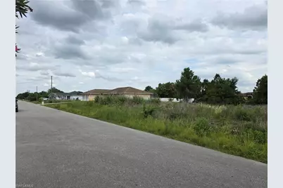 4011 3rd St SW, Lehigh Acres, FL 33976 - Photo 5