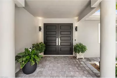10173 Gulf Shore Dr, Naples, FL 34108 - Photo 9